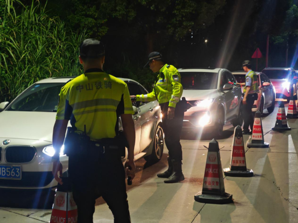 美通美股票配资 夏季行动丨西区交警严查酒驾醉驾不松懈