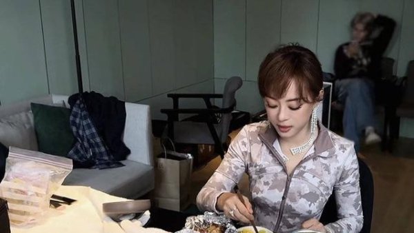申银优配 孙俪晒9道干净饭，无辣少油还美味又健康，难怪邓超身体年龄27岁